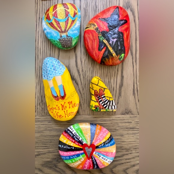 Hand painted Wizard of OZ Rocks 1-of-a-kind Art Painting - No 2 Alike! ππ π‘β€οΈ - Picture 7 of 9